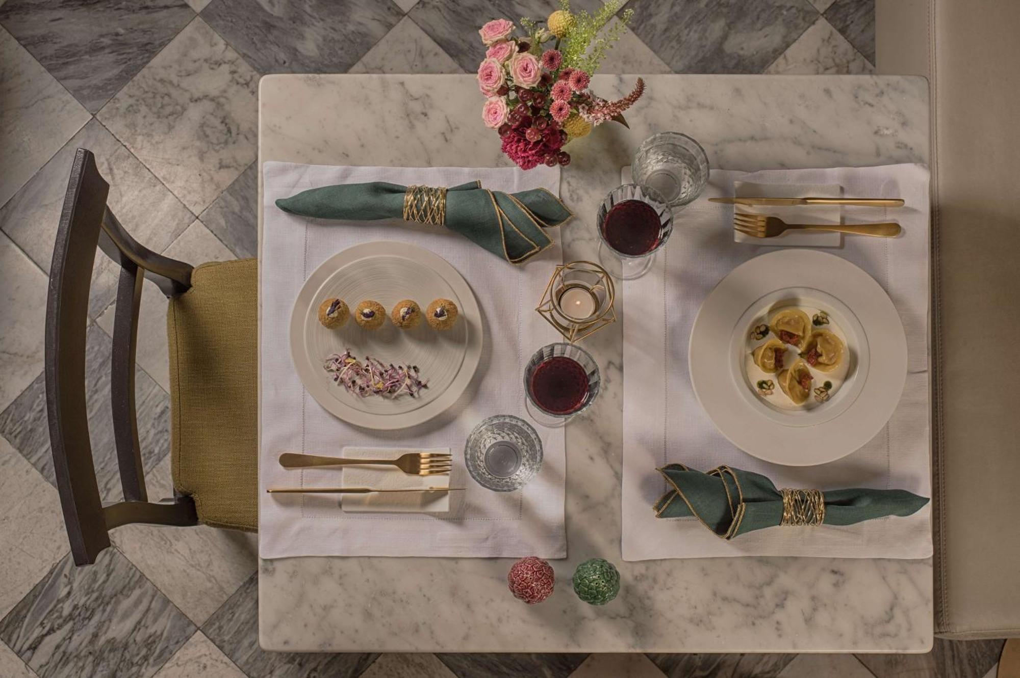 Nh Collection Firenze Porta Rossa Hotel Exterior photo A table set for a meal