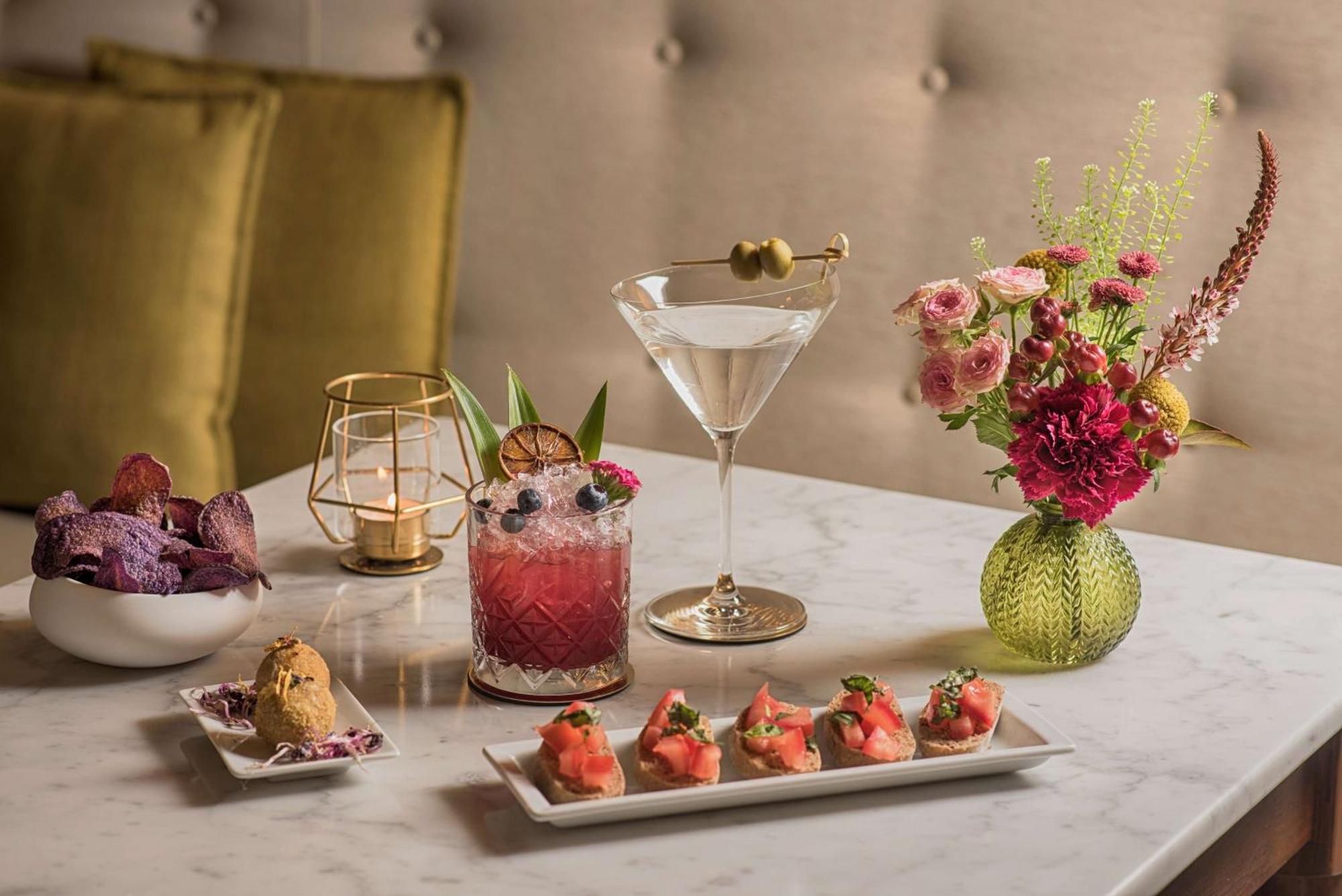Nh Collection Firenze Porta Rossa Hotel Exterior photo The bar at the London West Hollywood